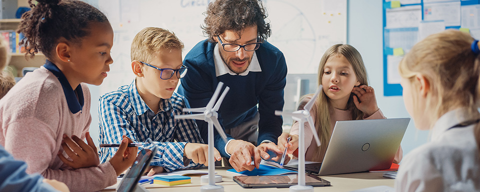 Bild zu Lehrkraft für Mathe und Physik für die Sekundarstufe 2 (m/w/d)